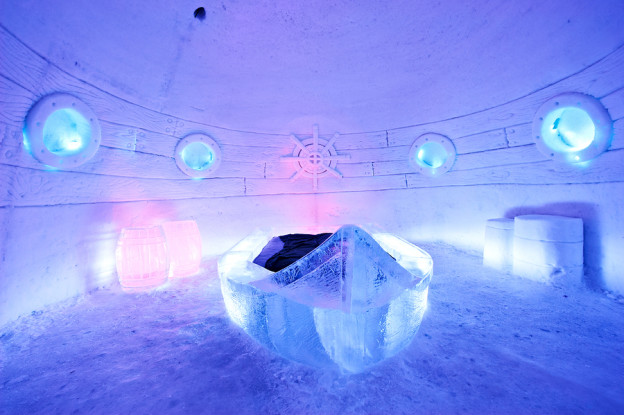 A Truly Unique Winter Wedding at the Icehotel